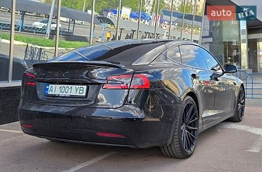 Лифтбек Tesla Model S 2019 в Киеве