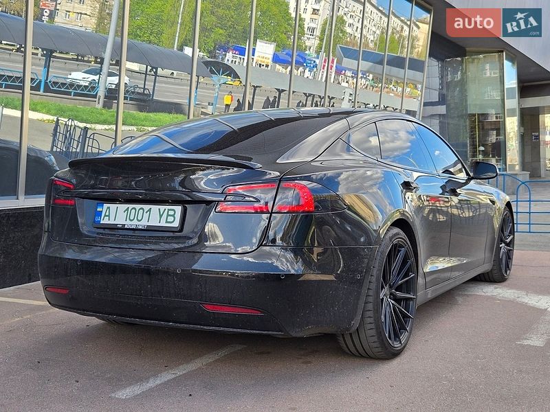 Лифтбек Tesla Model S 2019 в Киеве