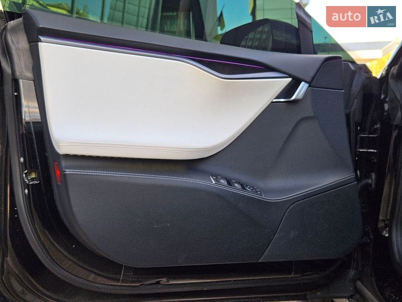 Лифтбек Tesla Model S 2019 в Киеве