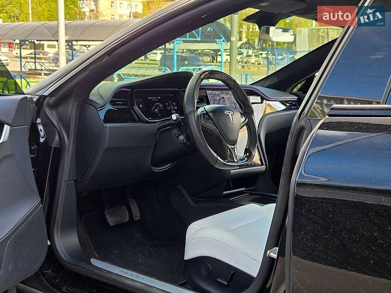 Лифтбек Tesla Model S 2019 в Киеве