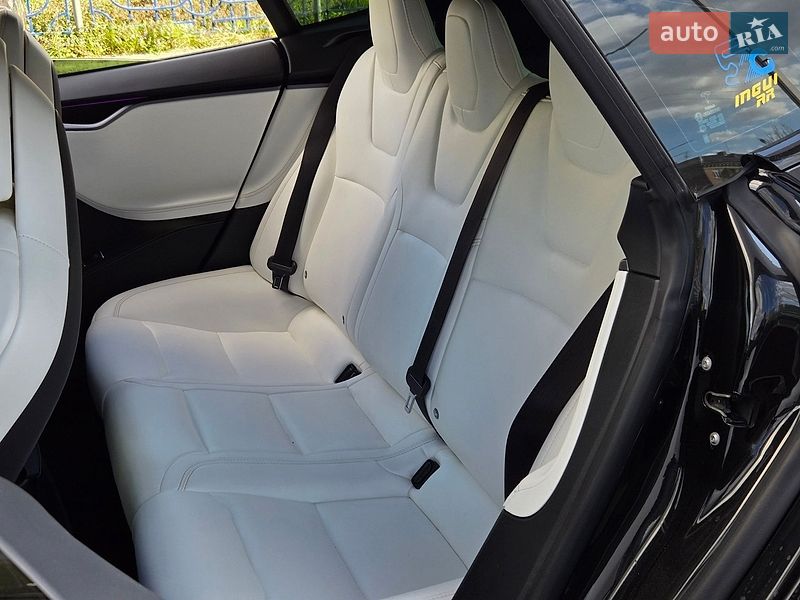 Лифтбек Tesla Model S 2019 в Киеве