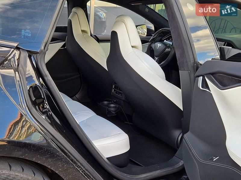 Лифтбек Tesla Model S 2019 в Киеве