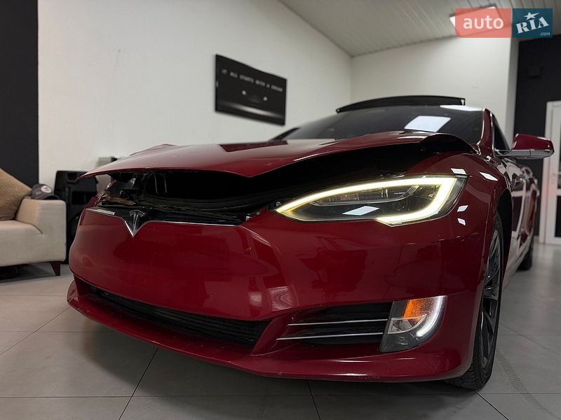 Лифтбек Tesla Model S 2020 в Дрогобыче
