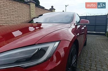 Лифтбек Tesla Model S 2019 в Житомире