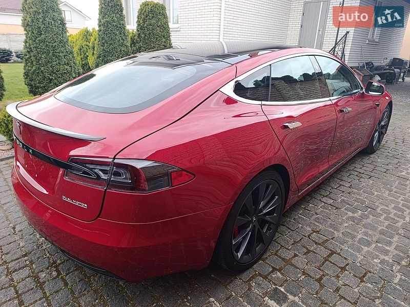 Лифтбек Tesla Model S 2019 в Житомире