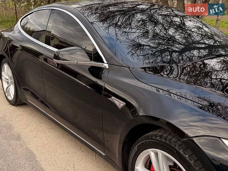 Лифтбек Tesla Model S 2015 в Киеве