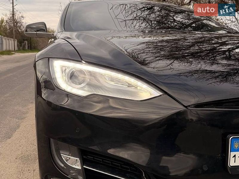 Лифтбек Tesla Model S 2015 в Киеве