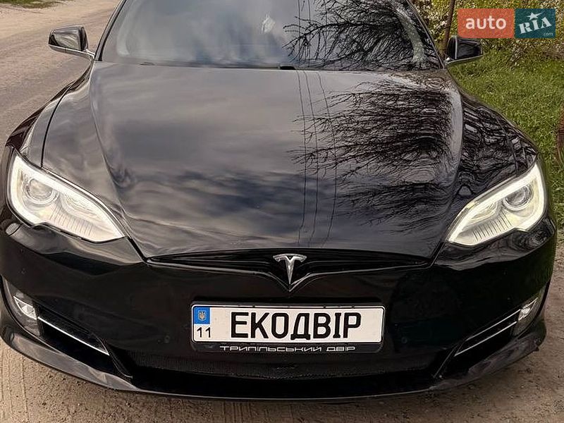 Лифтбек Tesla Model S 2015 в Киеве