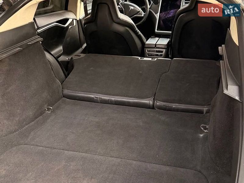 Лифтбек Tesla Model S 2015 в Киеве