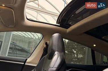 Лифтбек Tesla Model S 2015 в Киеве