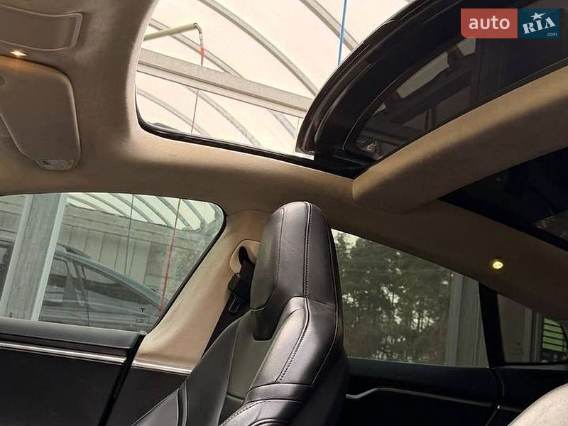 Лифтбек Tesla Model S 2015 в Киеве