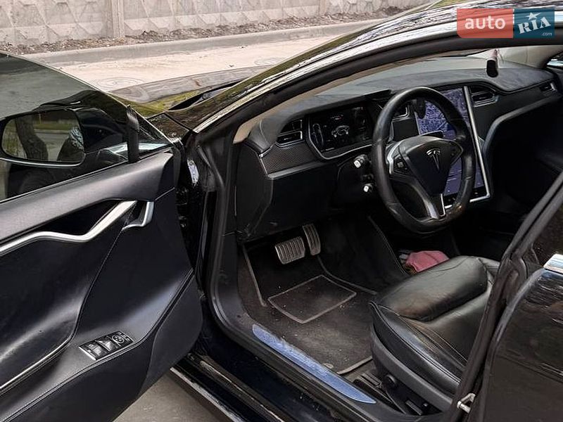 Лифтбек Tesla Model S 2015 в Киеве
