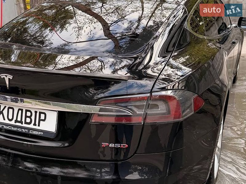 Лифтбек Tesla Model S 2015 в Киеве