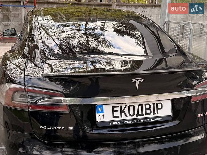 Лифтбек Tesla Model S 2015 в Киеве