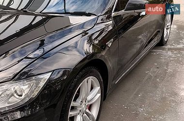 Лифтбек Tesla Model S 2015 в Киеве