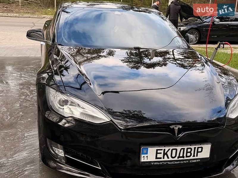 Tesla Model S 2015