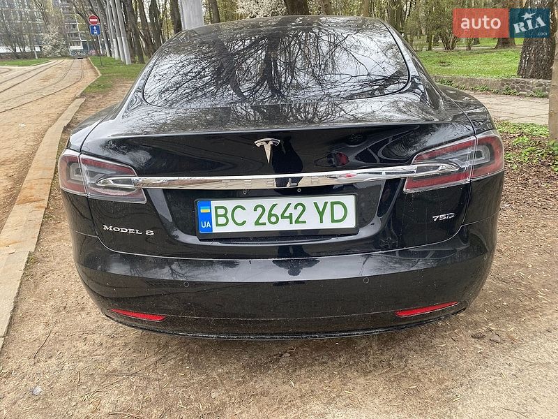 Лифтбек Tesla Model S 2018 в Львове