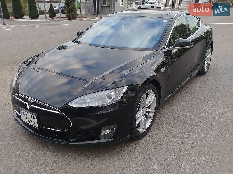 Tesla Model S 2015