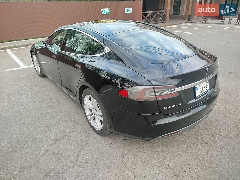 Лифтбек Tesla Model S 2015 в Броварах