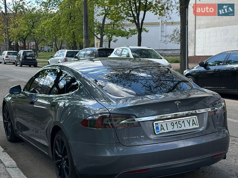 Лифтбек Tesla Model S 2013 в Киеве