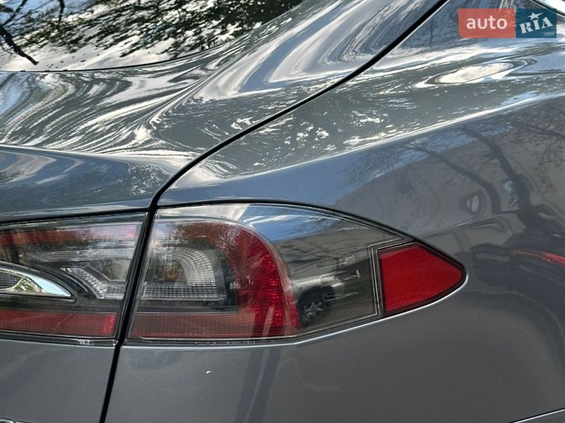 Лифтбек Tesla Model S 2013 в Киеве