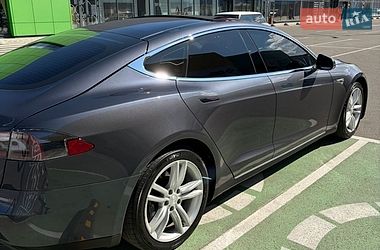 Лифтбек Tesla Model S 2014 в Киеве