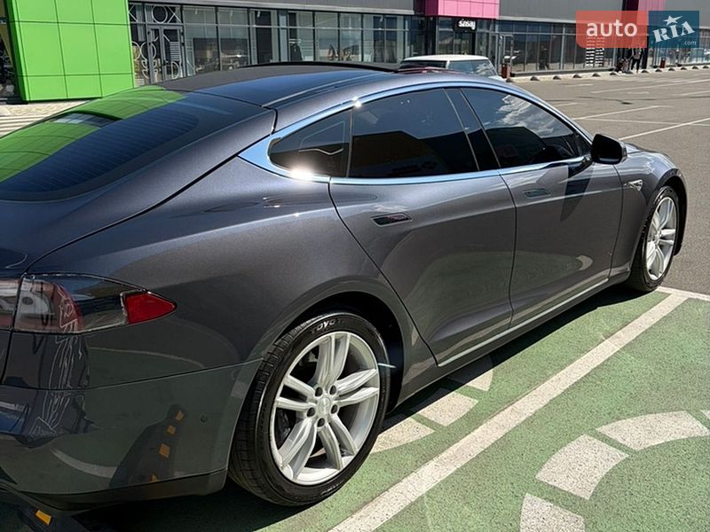 Лифтбек Tesla Model S 2014 в Киеве