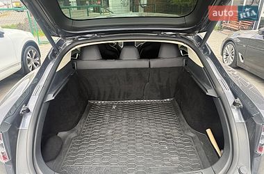 Ліфтбек Tesla Model S 2015 в Чернівцях