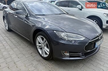 Ліфтбек Tesla Model S 2015 в Чернівцях