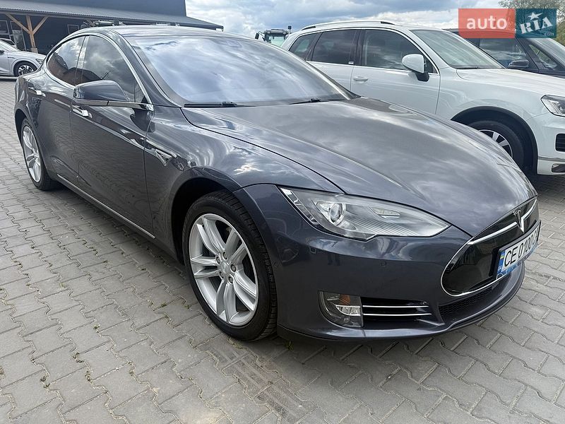 Tesla Model S 2015