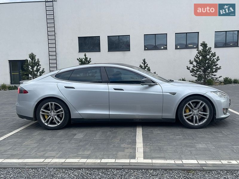 Лифтбек Tesla Model S 2012 в Луцке
