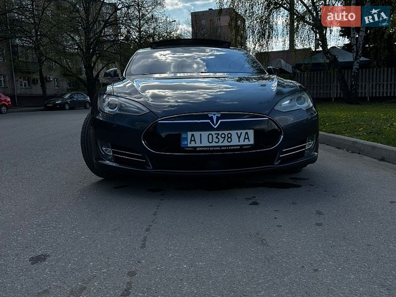 Лифтбек Tesla Model S 2016 в Харькове