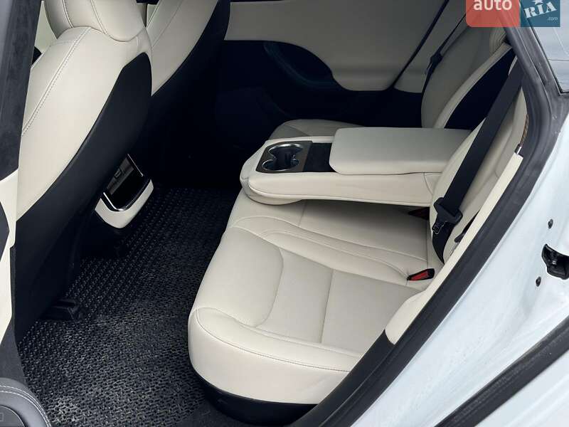 Лифтбек Tesla Model S 2022 в Виннице