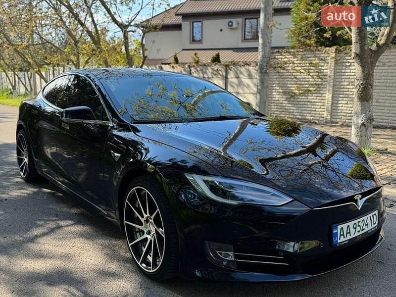 Ліфтбек Tesla Model S 2018 в Одесі