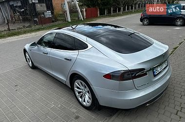 Лифтбек Tesla Model S 2015 в Львове