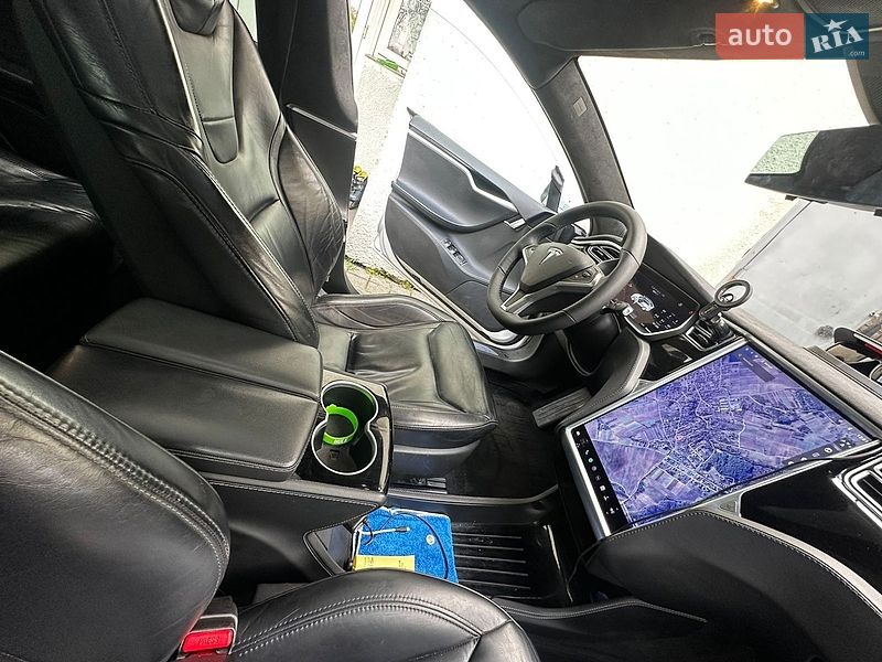 Лифтбек Tesla Model S 2015 в Львове