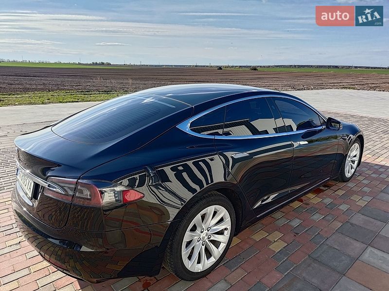 Ліфтбек Tesla Model S 2017 в Києві