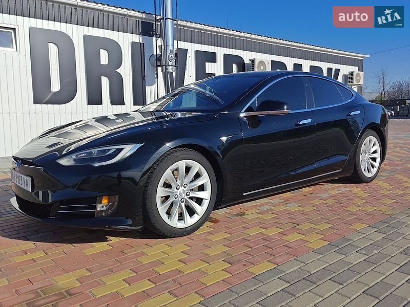 Лифтбек Tesla Model S 2017 в Киеве