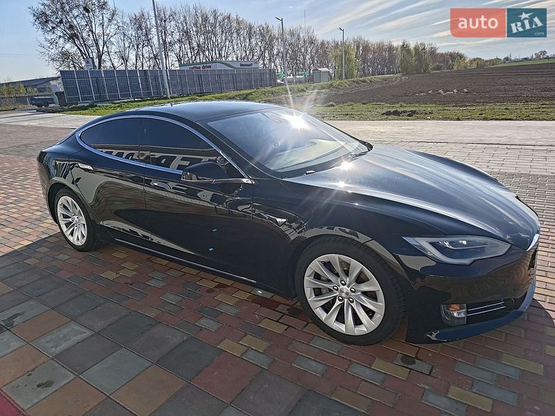 Ліфтбек Tesla Model S 2017 в Києві