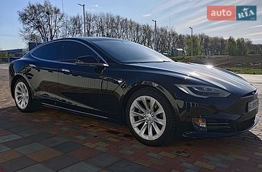 Лифтбек Tesla Model S 2017 в Киеве
