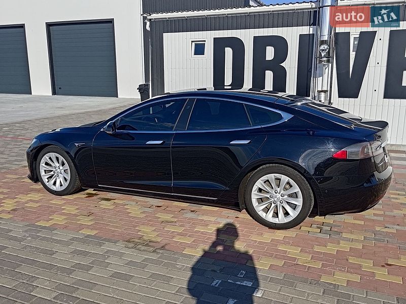 Ліфтбек Tesla Model S 2017 в Києві