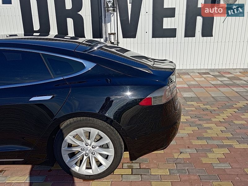 Ліфтбек Tesla Model S 2017 в Києві