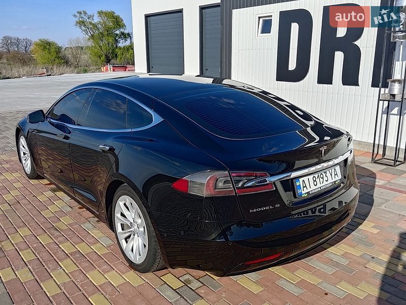 Ліфтбек Tesla Model S 2017 в Києві