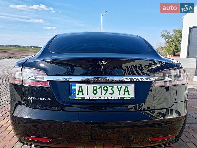 Лифтбек Tesla Model S 2017 в Киеве