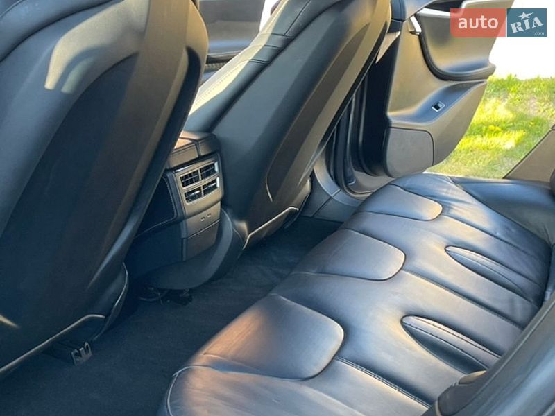 Лифтбек Tesla Model S 2016 в Ровно