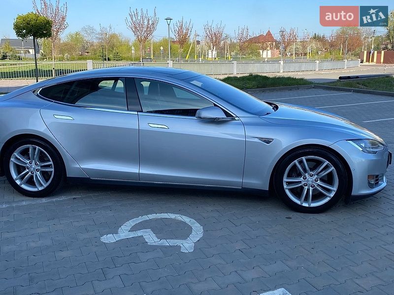 Ліфтбек Tesla Model S 2015 в Києві