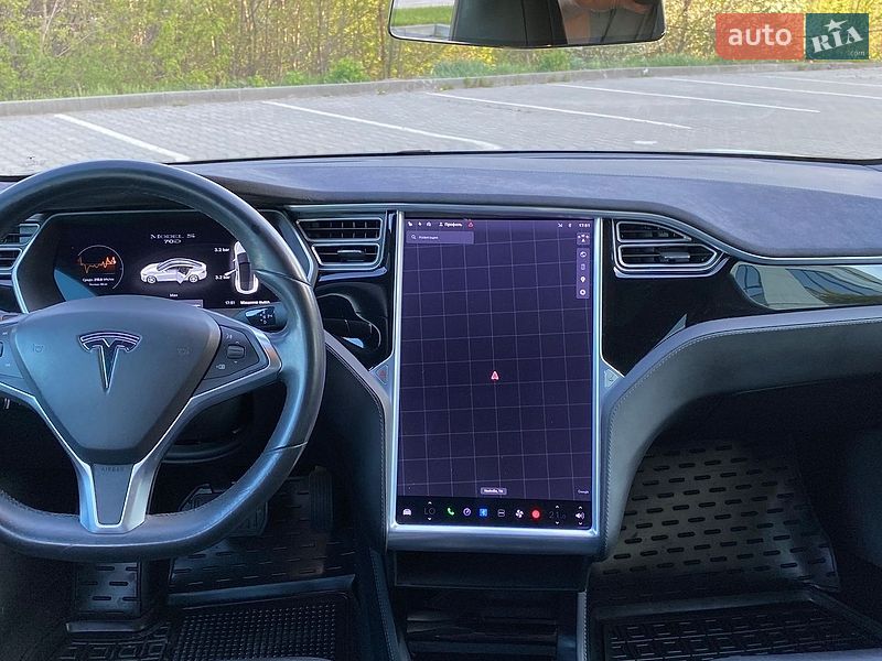Ліфтбек Tesla Model S 2015 в Києві