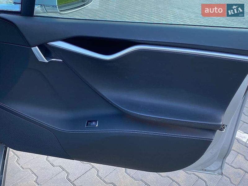 Ліфтбек Tesla Model S 2015 в Києві