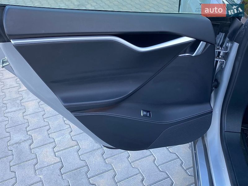 Ліфтбек Tesla Model S 2015 в Києві