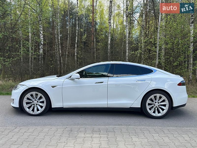 Ліфтбек Tesla Model S 2015 в Києві